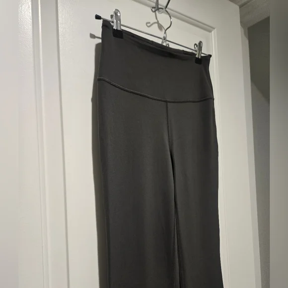 Lululemon Athletica Groove Nulu Super High-Rise Grey Flare Pant Size 6 - Picture 8 of 12